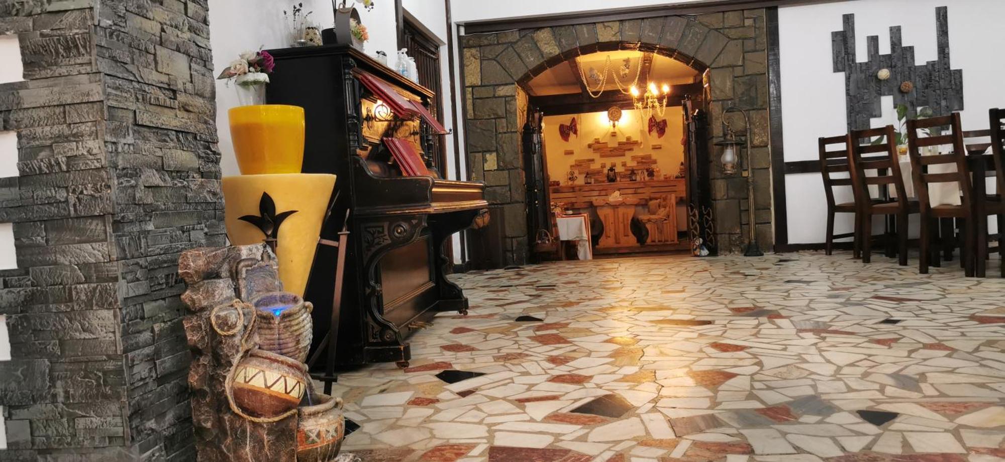 Hanul Izvorul Rece Sinaia Esterno foto