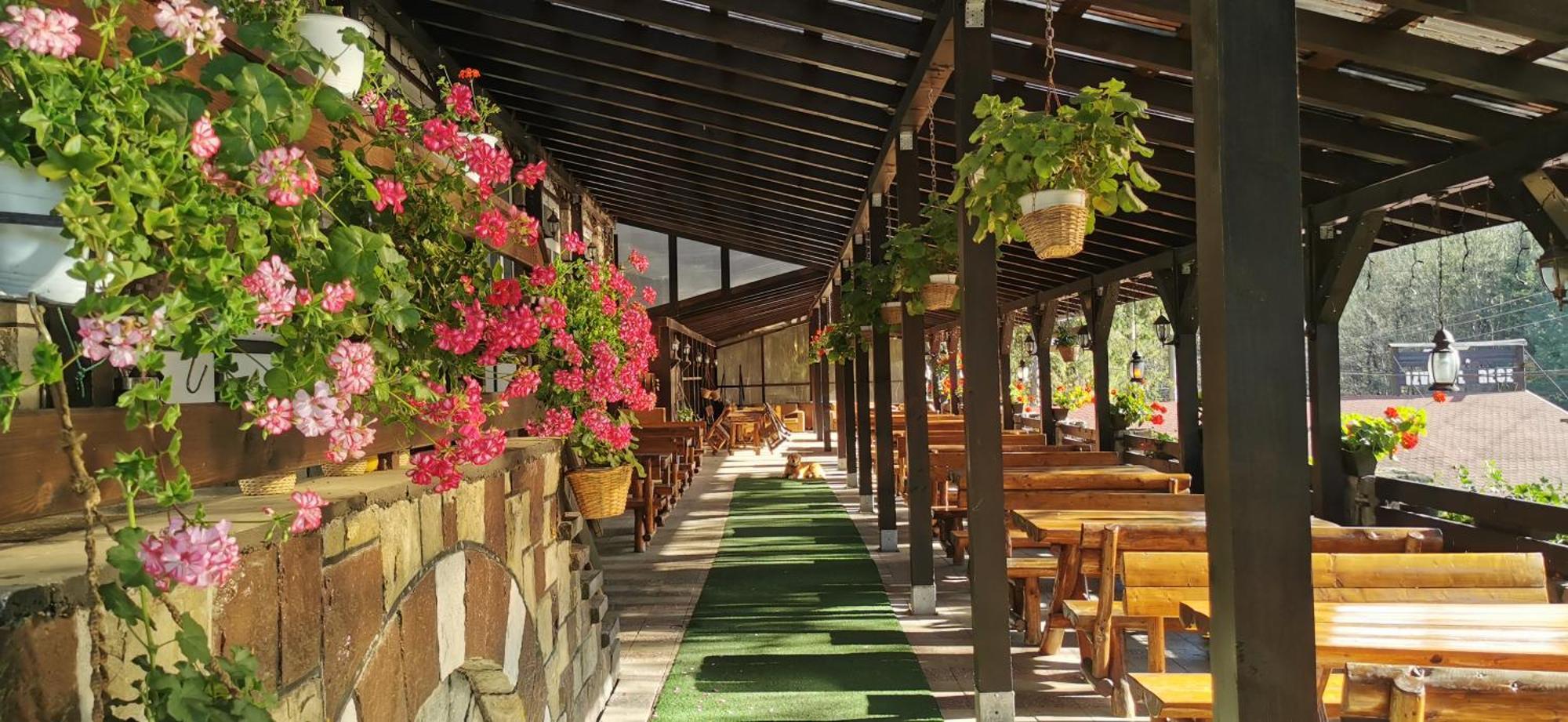 Hanul Izvorul Rece Sinaia Esterno foto